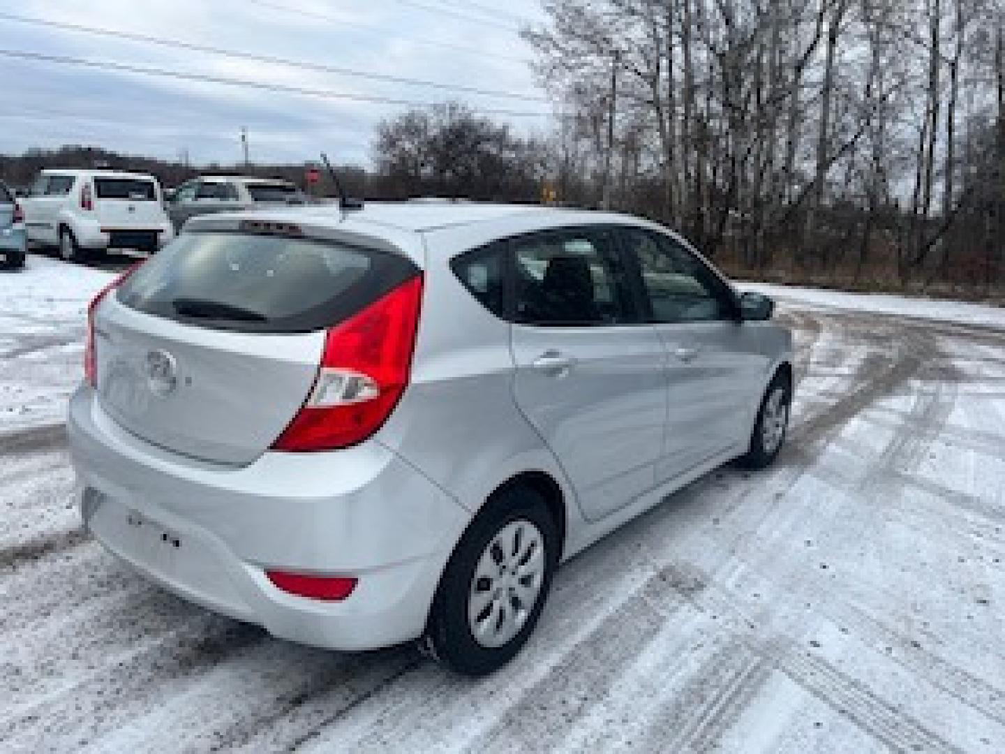 2016 Hyundai Accent (KMHCT5AE3GU) , located at 17255 hwy 65 NE, Ham Lake, MN, 55304, 0.000000, 0.000000 - Photo#4